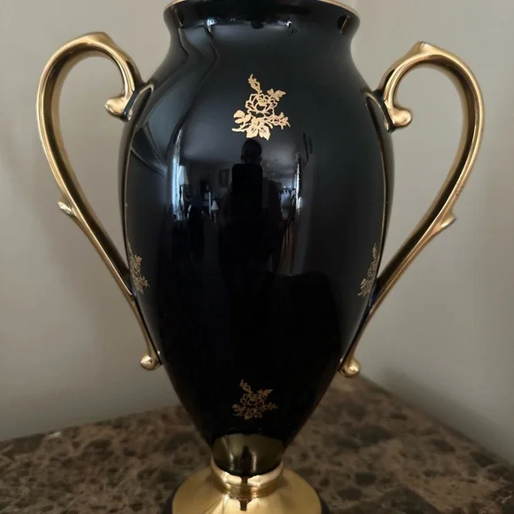 LIMOGES CASTEL 22K GOLD / FRANCE VASE ARTWORK